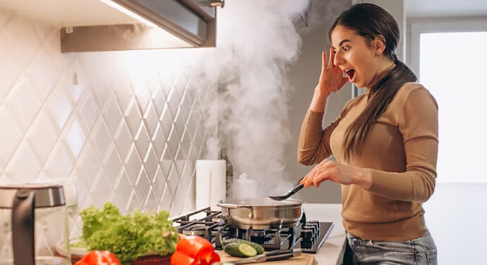 Непрошених гостей – комах – позбавлятимемося підручними засобами: стануть у нагоді кориця, кавова гуща тощо 