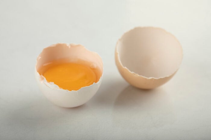 Яєчний жовток містить багато холестерину