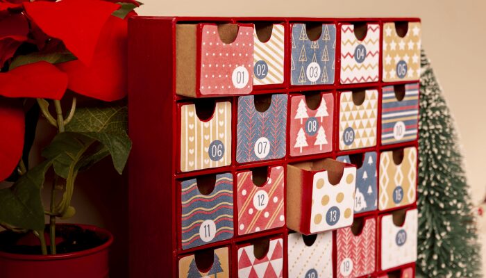 Симпатична скринька з коробочками прикрасить будь-яку кімнату перед Різдвом