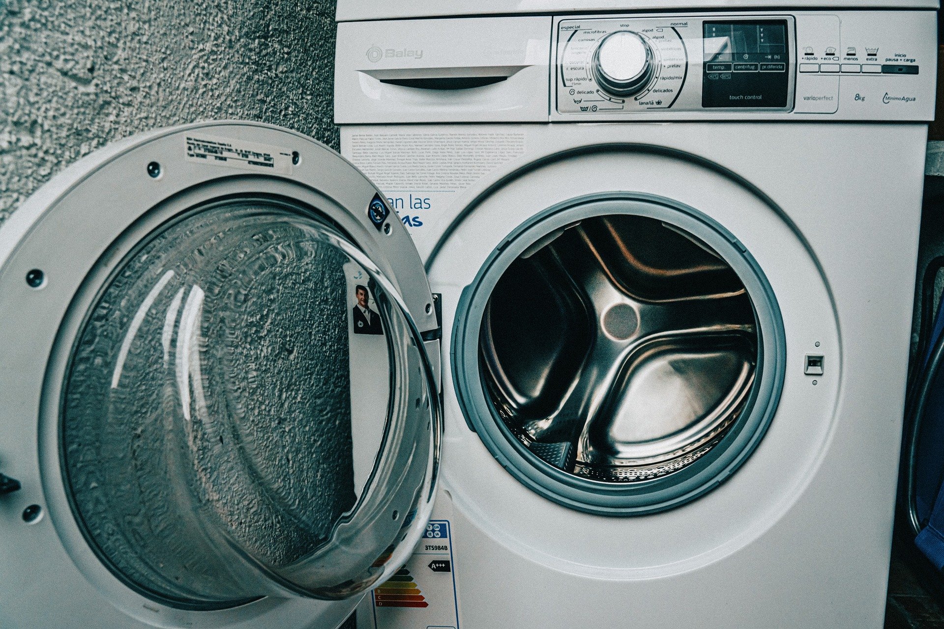 Експерти розповіли, як пральна машинка може бути корисною без світла