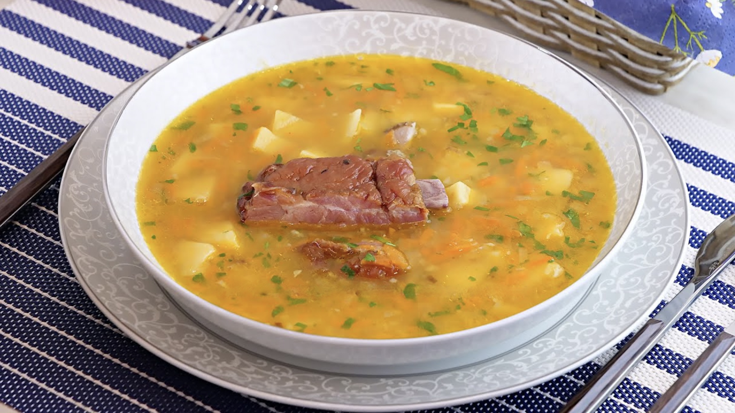 Ароматний та в міру густий гороховий суп – найкращий рецепт 