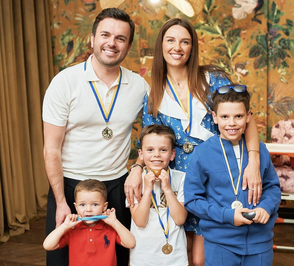 Три пари українського шоу-бізнесу, які стали багатодітними батьками 