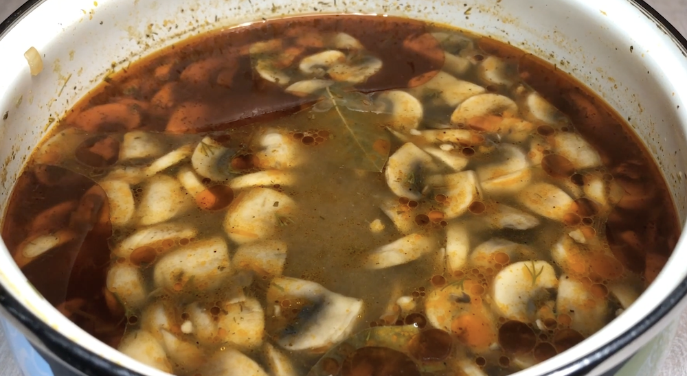 Рецепт солянки з сушеними грибами – пісний варіант улюбленого супу