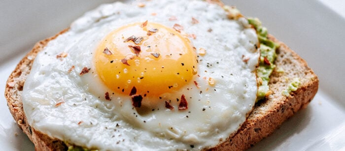 Які продукти не можна вживати разом з яйцями