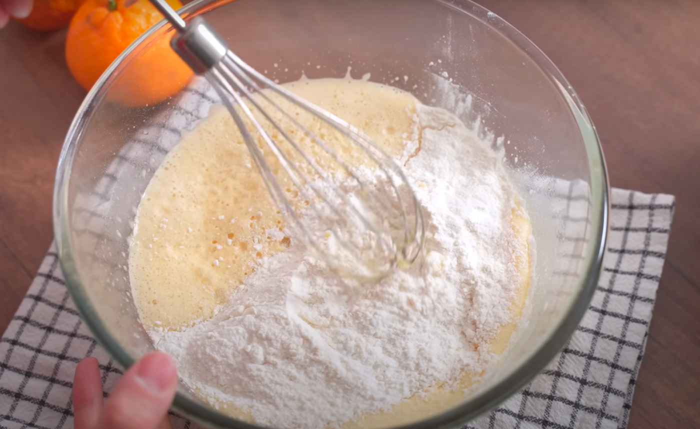 Покроковий рецепт пирога з мандаринами: соковитий, повітряний та ароматний десерт