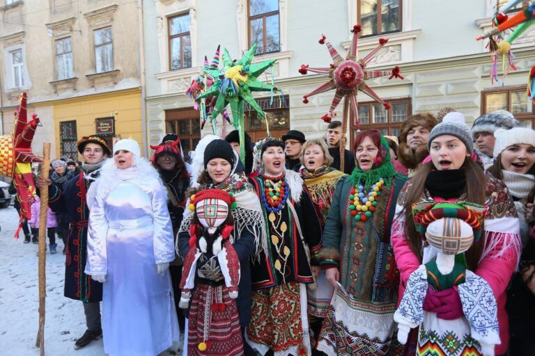 Коли колядувати, а коли щедрувати