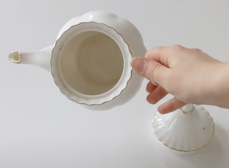 Як відмити сліди чаю з улюбленої чашки: 3 народні засоби, які є на кожній кухні