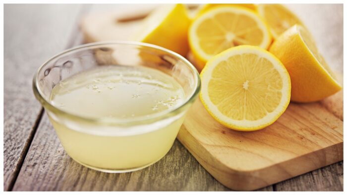 Дієвий спосіб, який допоможе вичавити сік лимону без соковитискача