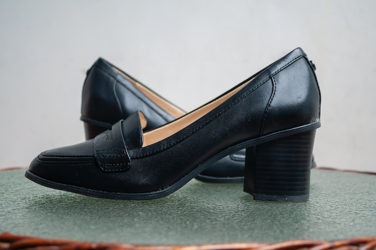 Як розм'якшити задник на шкіряному взутті: народні та магазинні засоби
