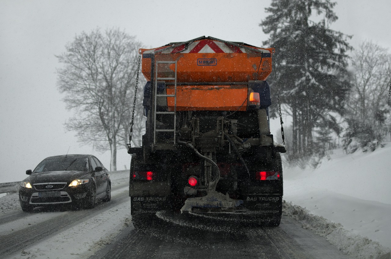 Мокрий сніг, ожеледь та хуртовина очікуються в більшості областей 7 січня: прогноз погоди в Україні