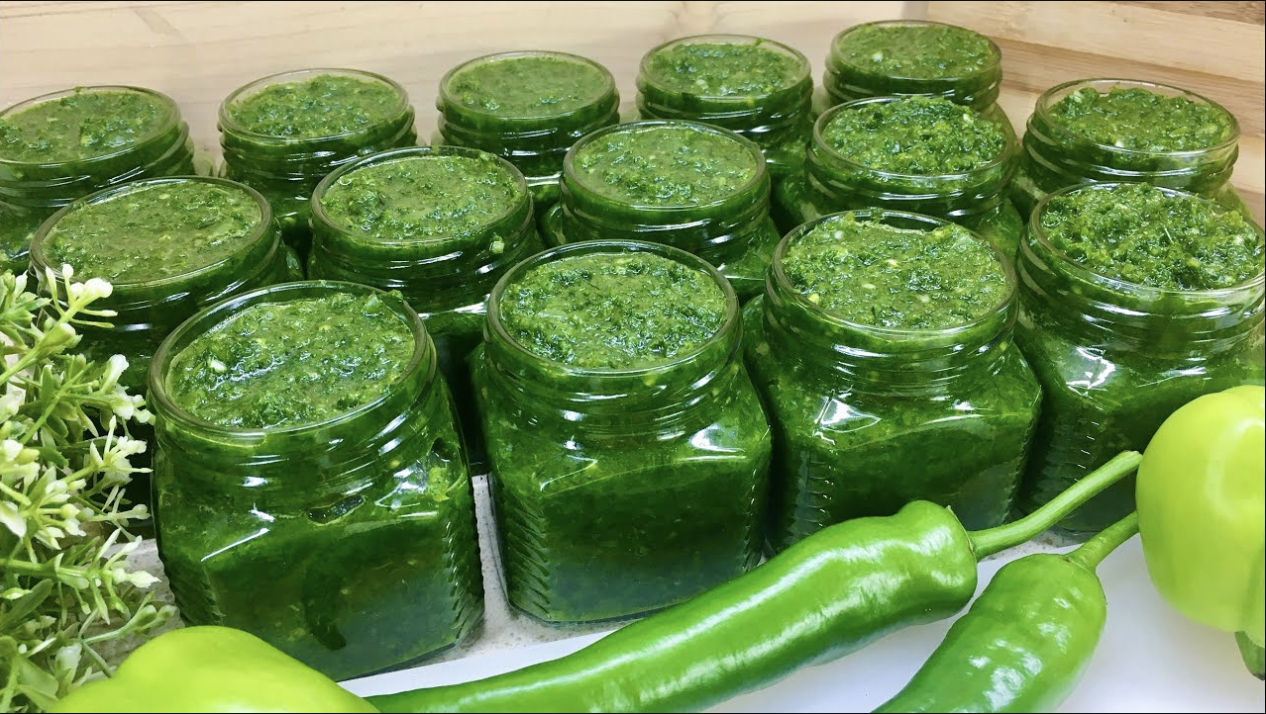 Як приготувати зелену аджику: покроковий рецепт смачного, корисного та універсального соусу