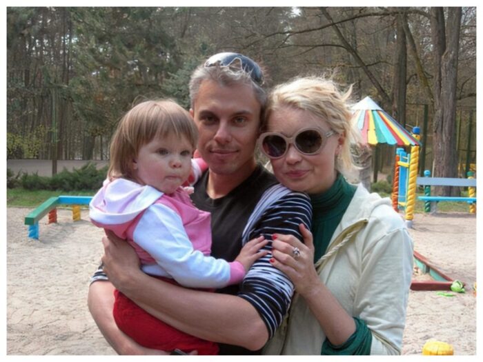 Український ведучий Андрій Доманський з дружиною і донькою