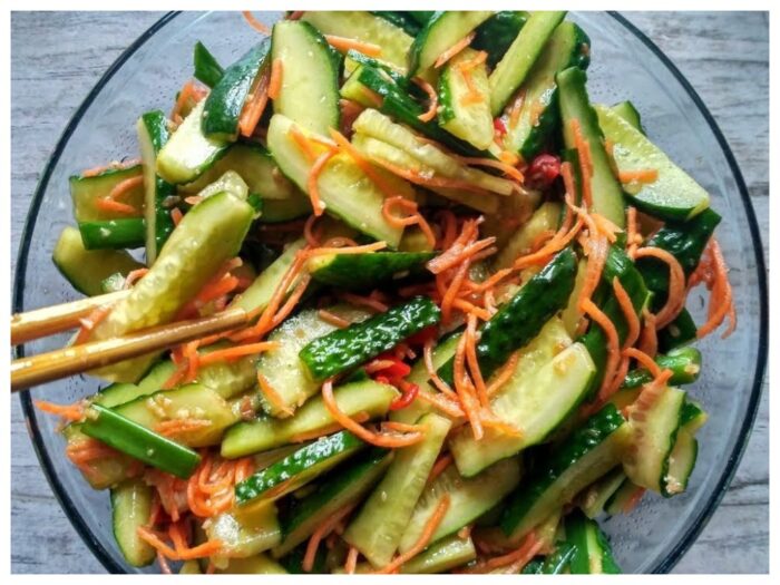 Як приготувати овочевий салат з морквою по- корейськи та огірками: покрокова схема