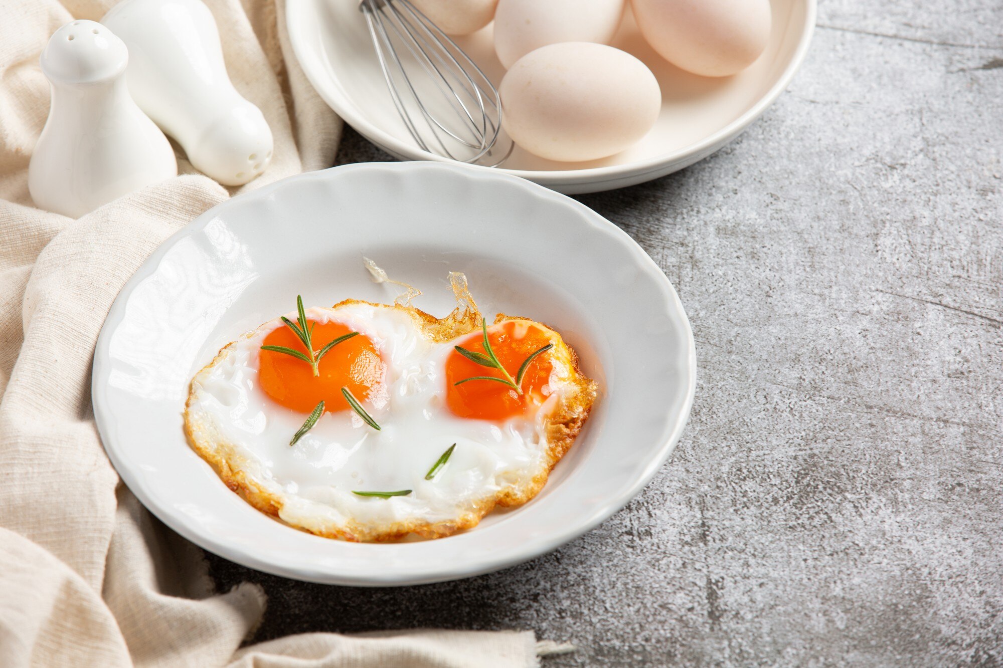 Рецепт, як приготувати королівську яєчню лише з двох інгредієнтів