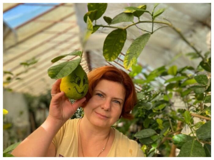 Тетяна Кузьмук із Запоріжжя створила власний цитрусовий сад і продає саджанці за донат