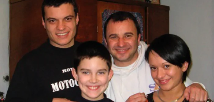 Віктор Павлік зі старшим сином Олександром і родиною