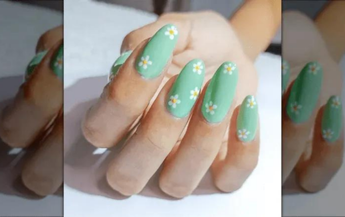 весняний дизайн нігтиків в кольорі зелена мʼята