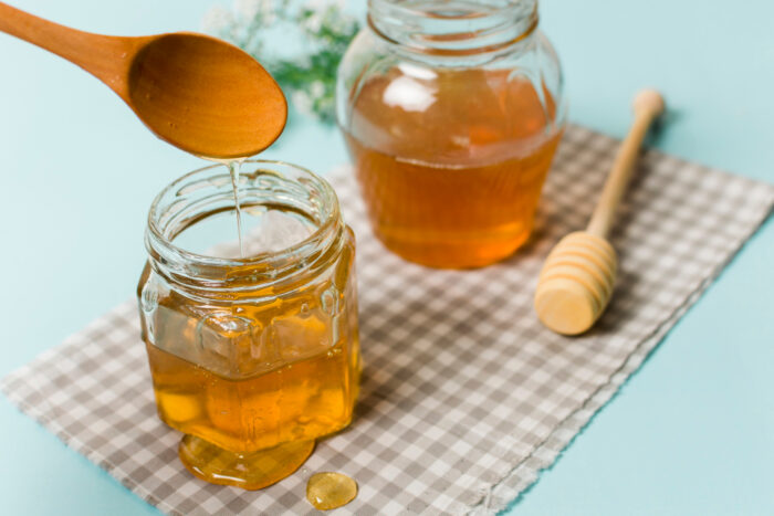 Завдяки цим способам зацукрований мед розтане швидко