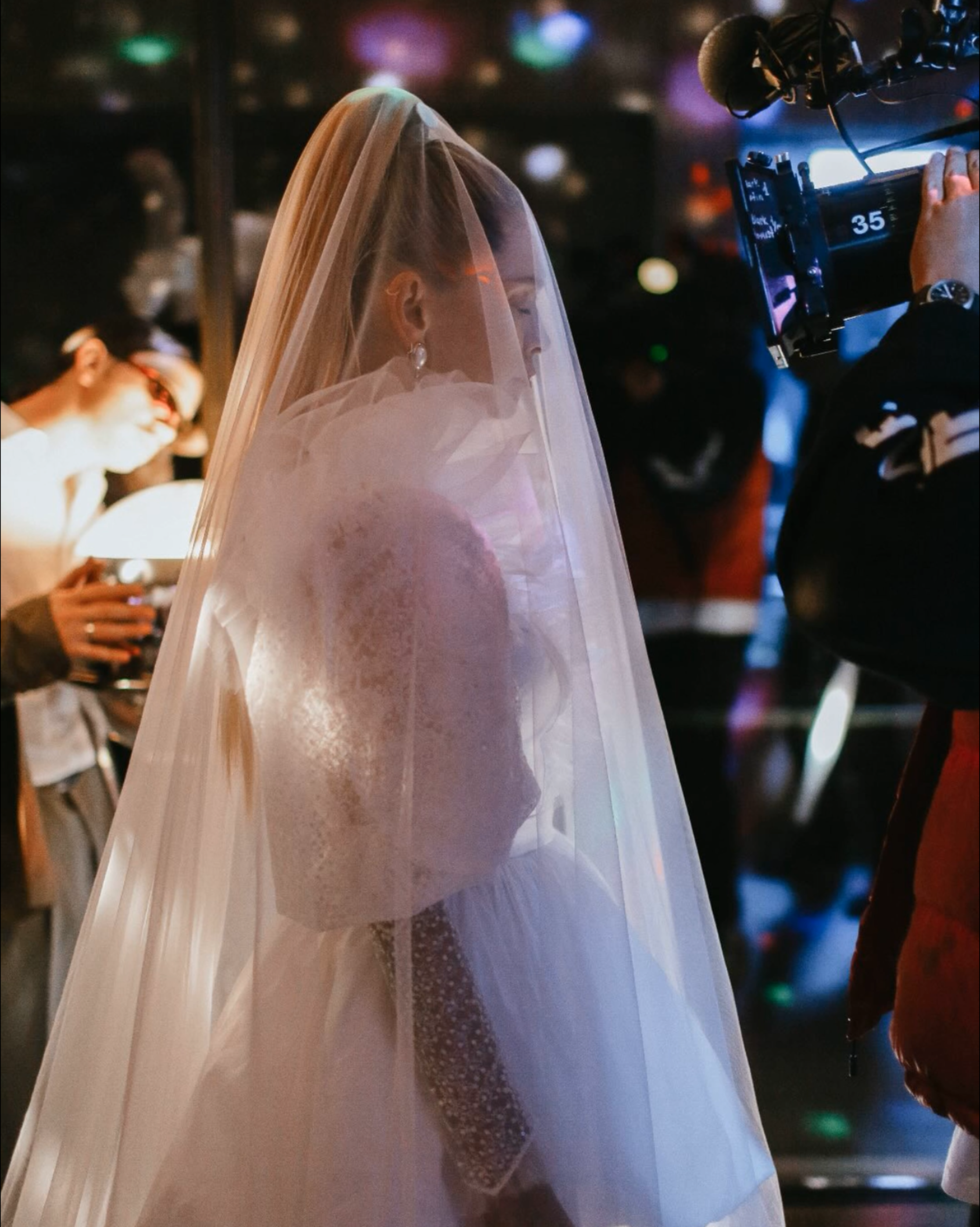 Віра Брежнєва показалась у весільній сукні та фаті, перебуваючи в Іспанії. Фото з Instagram @ververa