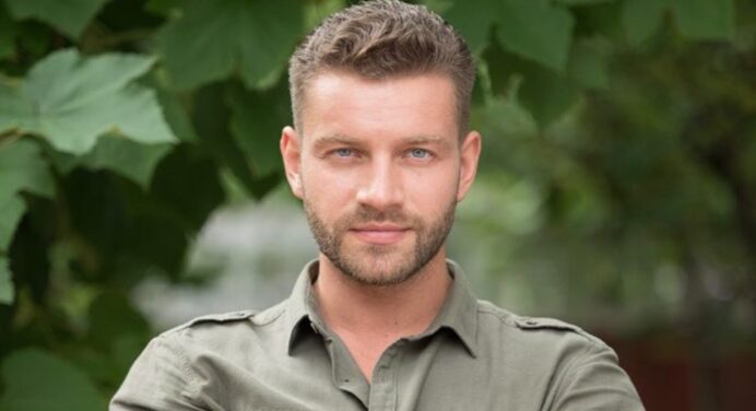 Найкрасивіший чоловік світу Богдан Юсипчук додому в Україну ні ногою: шикує в Дубаї на червоному спорткарі 