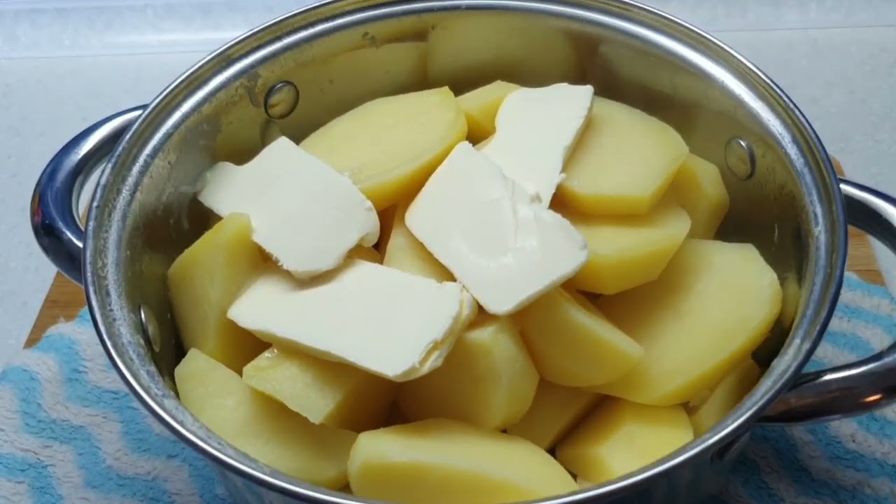 Кулінари назвали один продукт, який допоможе відварити картоплю вдвічі швидше