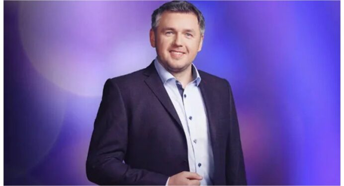 Поведінка Дмитра Карпачова на шоу “Супермама” не на жарт розлютила глядачів: ведучий влаштував скандал 