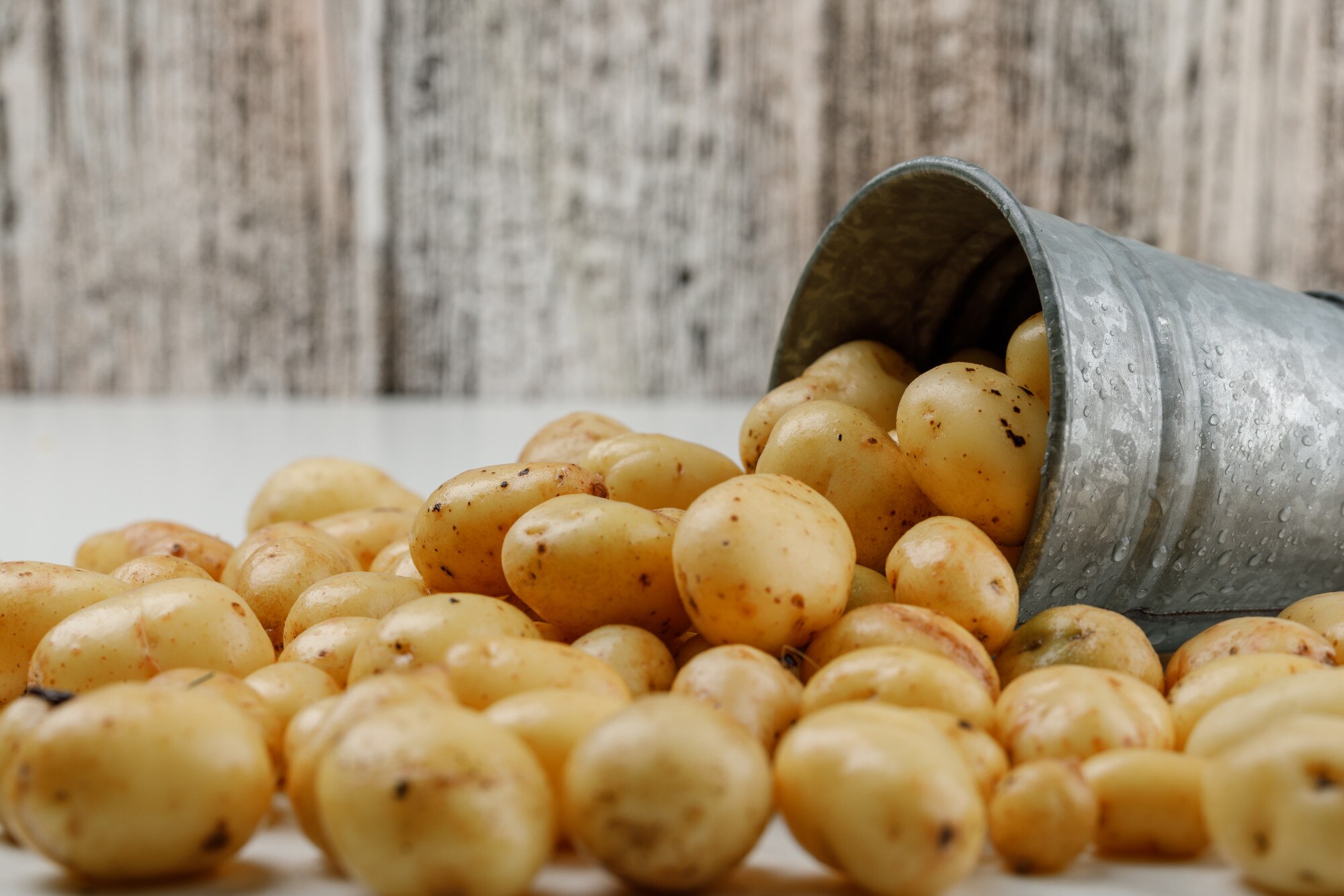 Городники поділились лайфхаком, як отримати ранній урожай картоплі