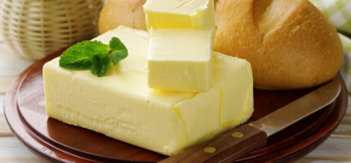 Вершкове масло або маргарин: кондитери не радять додавати цей продукт в тісто для великодніх пасок
