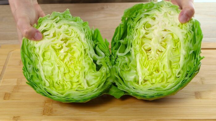 Складові для зеленого салату з молодої капусти
