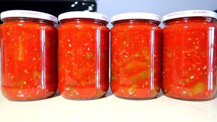 Рецепт зимового салату лечо зі свіжих помідорів та болгарського перцю