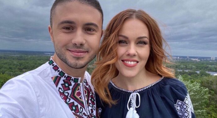 “Ми просто дружили”: як лідер “Антитіла” Тарас Тополя закрутив роман із дружиною Альошею – 11 років разом 